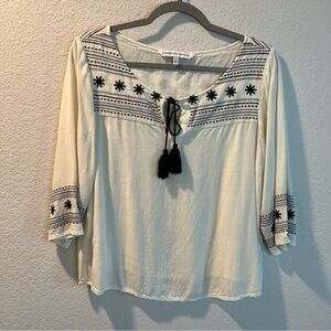 Women’s Cupcakes & Cashmere white and black embroidered quarter sleeve blouse